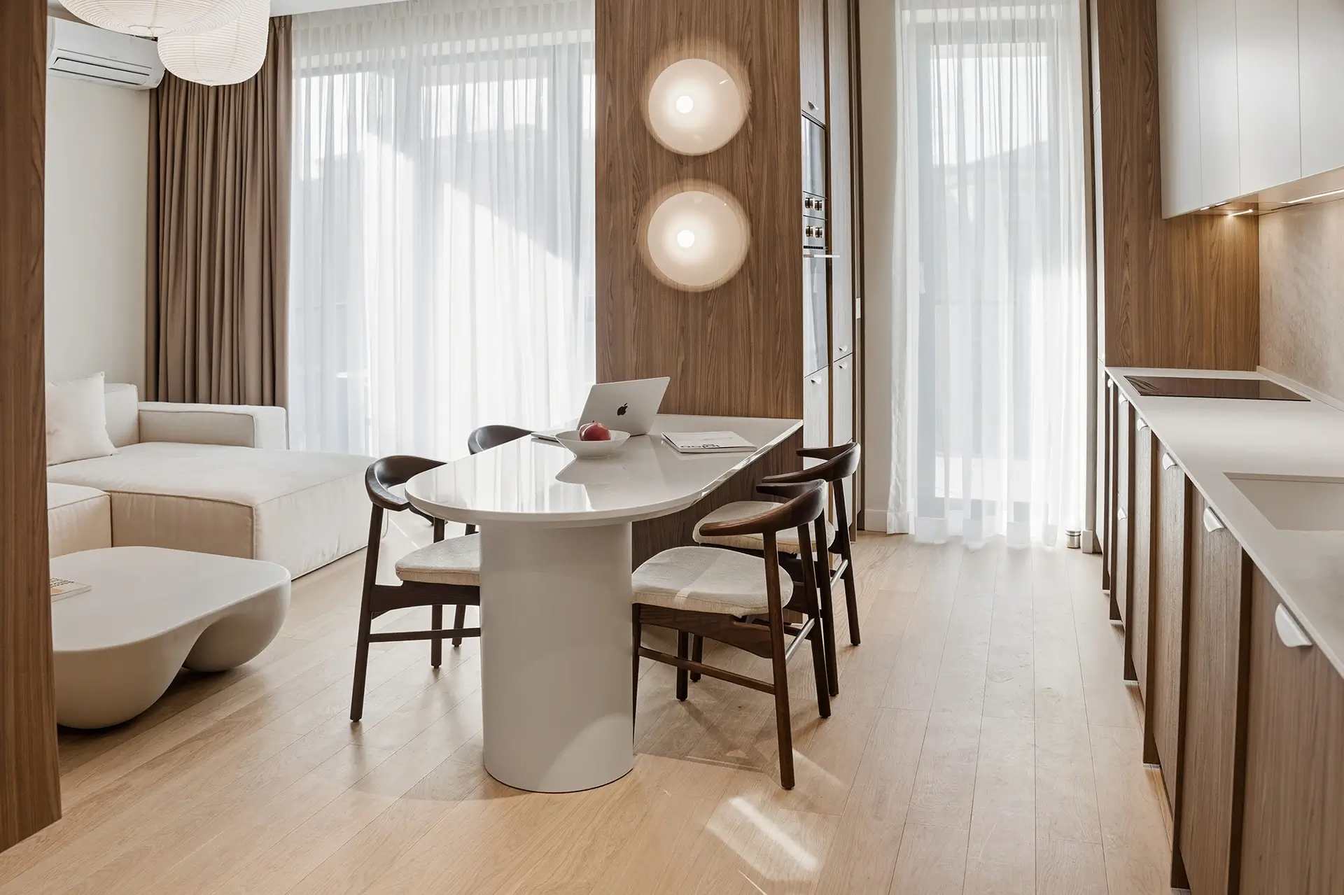 Interior Bravy Apartments — Amenajare propusă pentru conturarea unui spațiu echilibrat, unde funcționalitatea și estetica se completează natural, sugerând un stil de viață coerent și bine definit.