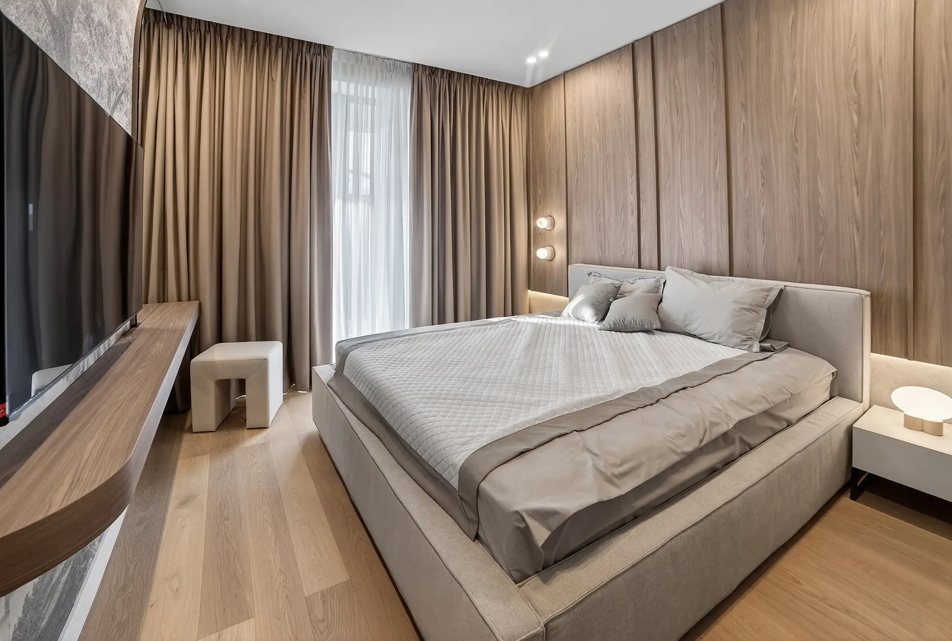 Interior Bravy Apartments — Amenajare propusă pentru conturarea unui spațiu echilibrat, unde funcționalitatea și estetica se completează natural, sugerând un stil de viață coerent și bine definit.