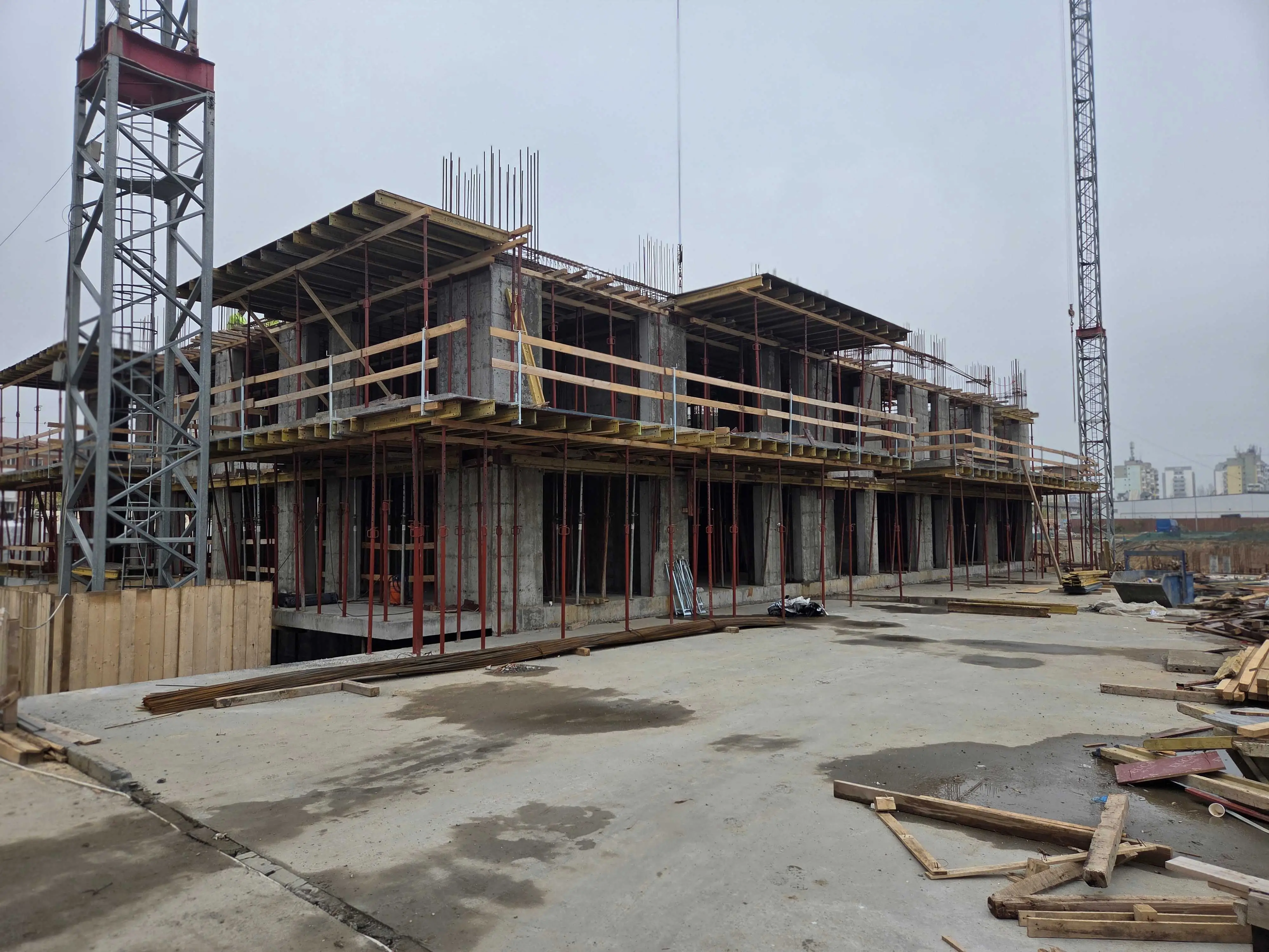 Șantier Bravy Apartments Clădirea B - Execuție structură: armare, cofrare și pregătirea planșeului următor